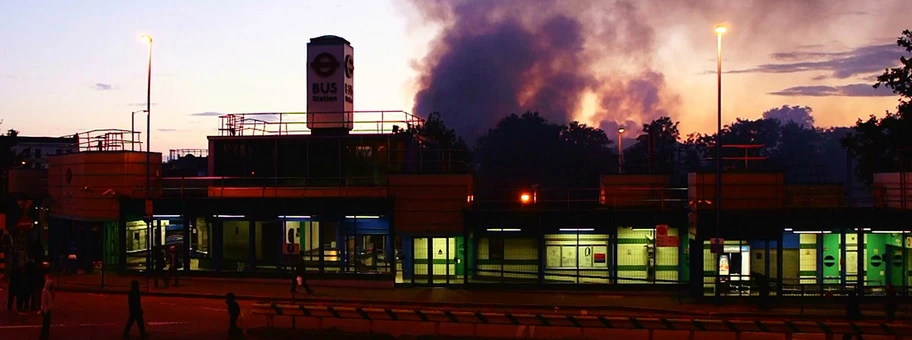 West Croydon während den Unruhen in London 2011.