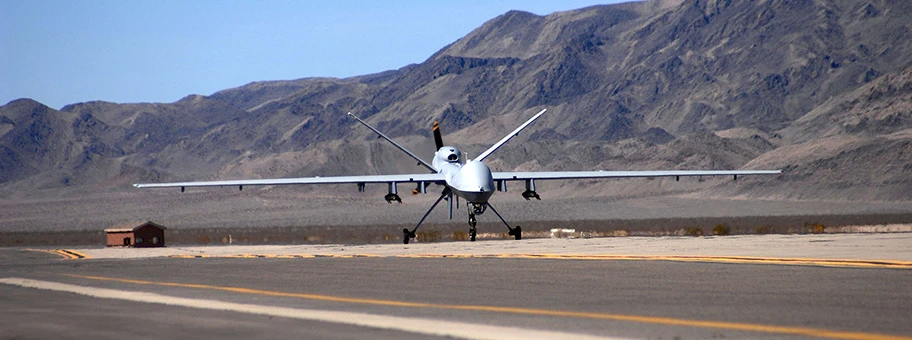 Eine MQ-9 Reaper Kriegsdrohne bei der Landung auf der Creech Air Force Base in Nevada.