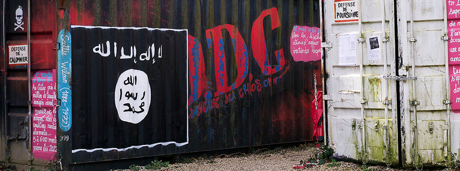 Flagge des islamischen Staates, Graffitit in St.-Romain-au-Mont-d'Or, Rhone-Alpes, Frankreich.