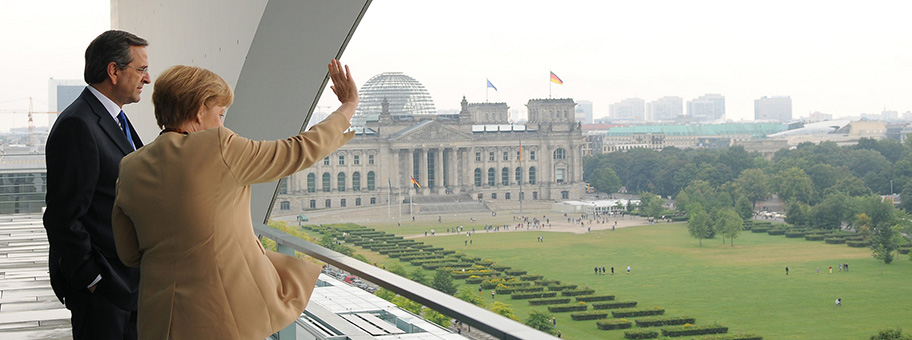 Angela Merkel neben dem Reichstag in Berlin. Αντώνης Σαμαράς Πρωθυπουργός της Ελλάδας