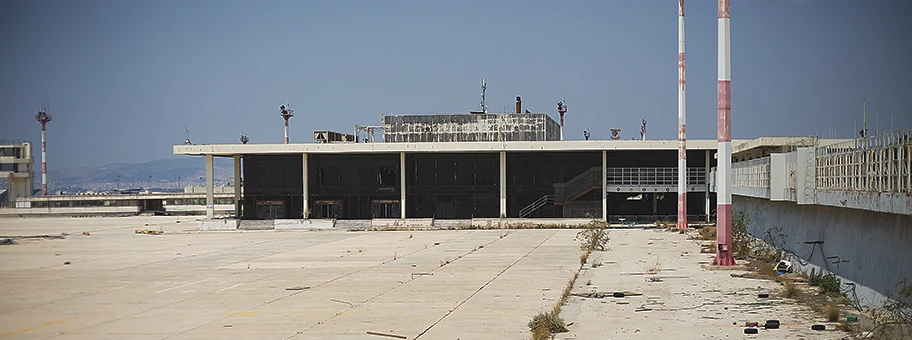 Das Hauptrollfeld des ehemaligen internationalen Flughafens Ellinikon in Athen.