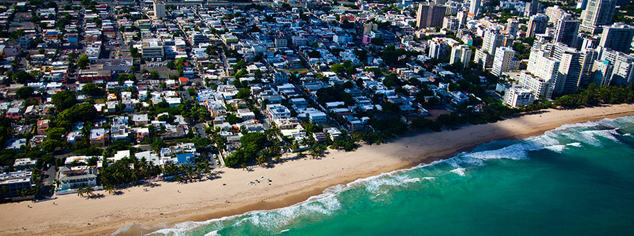 Flugansicht auf San Juan, die Hauptstadt von Puerto Rico.