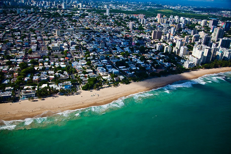 Flugansicht auf San Juan, die Hauptstadt von Puerto Rico.