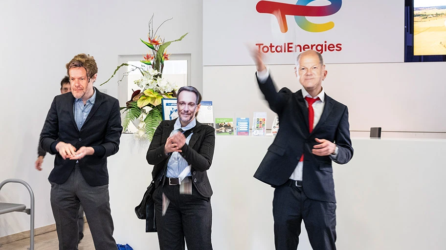 Habeck, Lindner und Scholz in der Deutschland Zentrale von TotalEnergies.