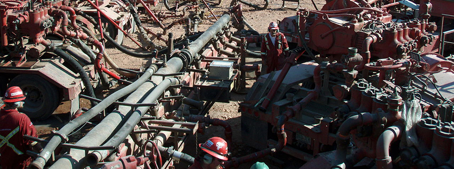 Halliburton Frack in den USA - Öl zu verkaufen lohnt sich zu wenig. So kommt es, dass die eben noch als neuer technologischer Stolz der Nation gefeierte Fracking-Technologie von ihren Betreibern jetzt praktisch als industrieller Grossschrott behandelt wird.
