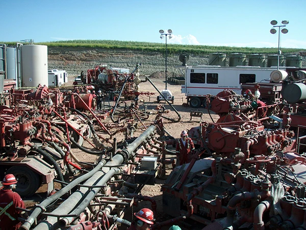 Halliburton Frack in den USA - Öl zu verkaufen lohnt sich zu wenig. So kommt es, dass die eben noch als neuer technologischer Stolz der Nation gefeierte Fracking-Technologie von ihren Betreibern jetzt praktisch als industrieller Grossschrott behandelt wird.