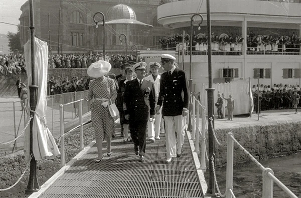 Francisco Franco auf dem Steg des Yachtclubs in San Sebastián, 1941.