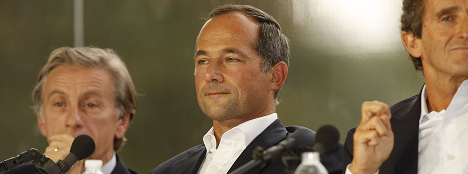 CEO of Société Générale, Frédéric Oudéa (in the middle), lied at the French Senat.