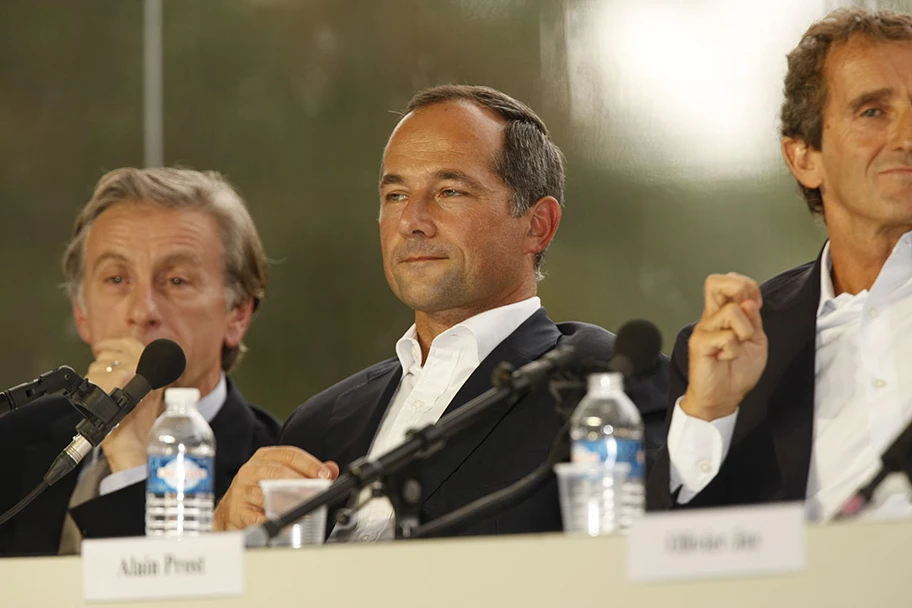 CEO of Société Générale, Frédéric Oudéa (in the middle), lied at the French Senat.