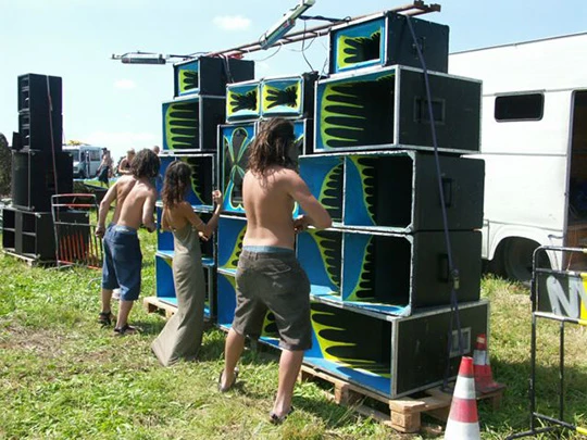 Soundsystem an einer Rave-Party in Tschechien.