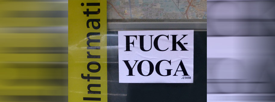 Fuck Yoga. Anti-Bobo Slogan im Prenzlauer Berg.