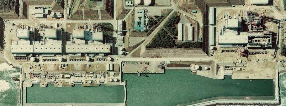 Luftaufnahme aus den 80er Jahren der Atomkraftwerke in Fukushima.