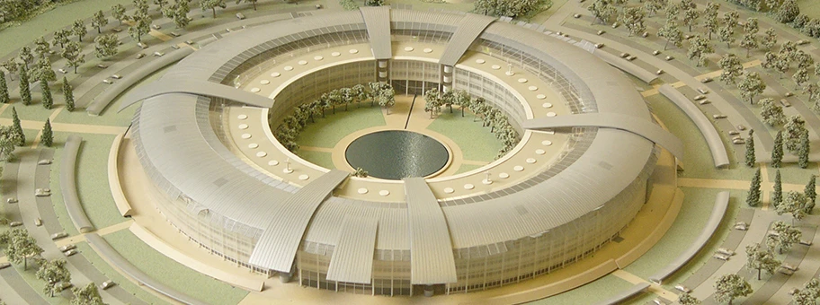 Modell des britischen Nachrichtendienstes GCHQ in Cheltenham, England.