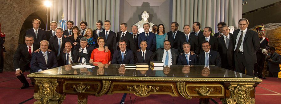 Das neue Kabinett Argentiniens am 10. Dezember 2015 nach dem knappen Wahlsieg von Mauricio Macri.