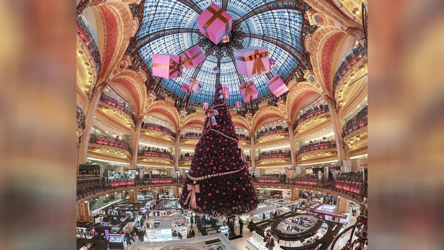 Kuppel des Kaufhauses Galeries Lafayette am Boulevard Haussmann in Paris.
