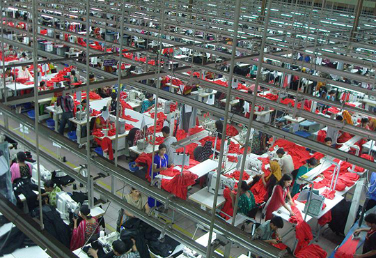 Moderne Kleiderfabrik in Bangladesch.
