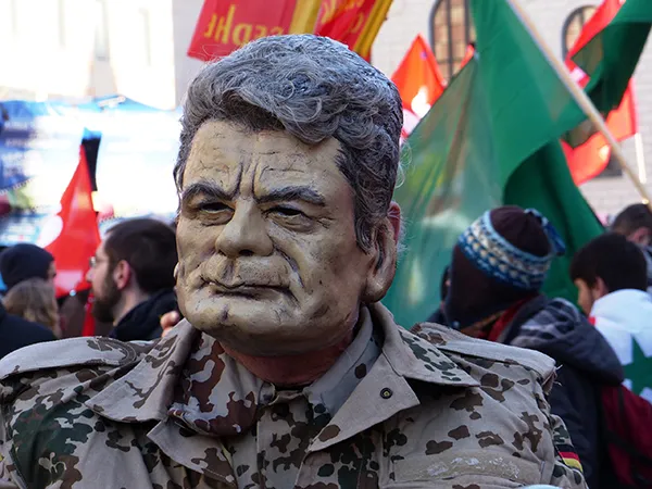 Gauck Maske an der Demonstration gegen die Sicherheitskonferenz 1.2.2014 in München.