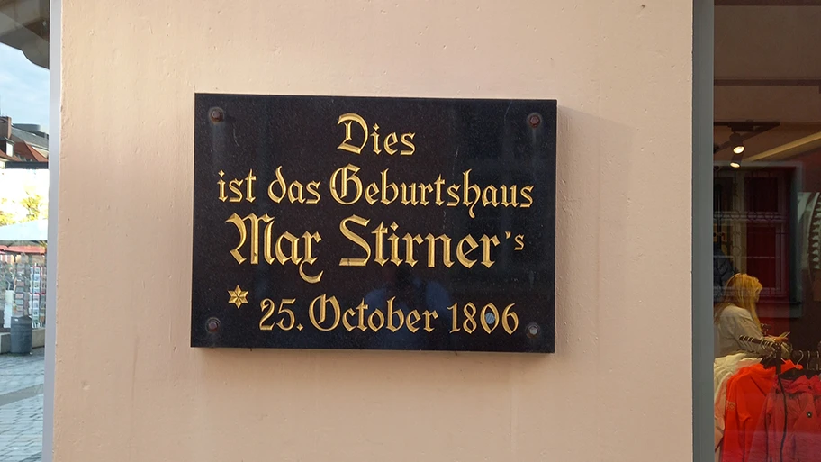 Gedenktafel für den deutschen anarchistischen Schriftstelllers Max Stirner am Ort seines Geburtshauses in der Maximilianstrasse 31 in Bayreuth.