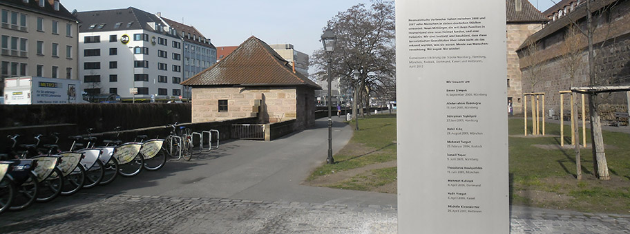 Gedenktafel_für_die_Opfer_der_NSU-Gewalttaten_Nurnberg_1.jpg