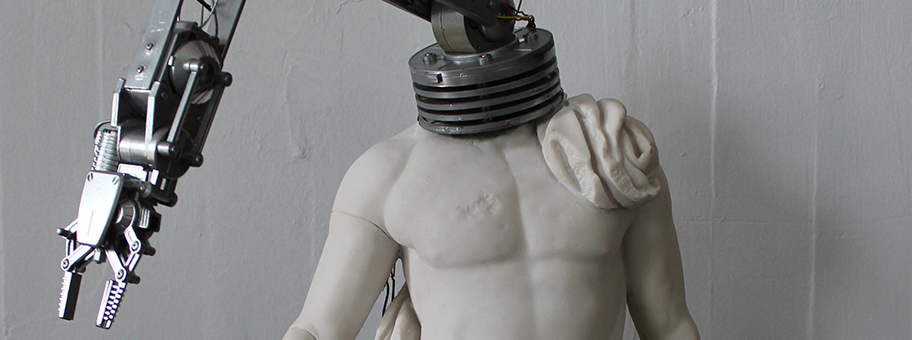 Roboter-Arm Skulptur.