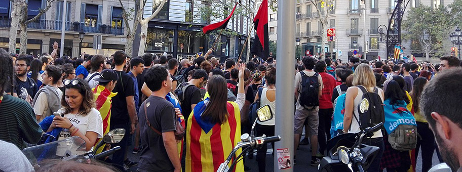 Demonstration gegen die Polizeigewalt am Tag des Unabhängigkeitsreferendums in Barcelona, Oktober 2017.