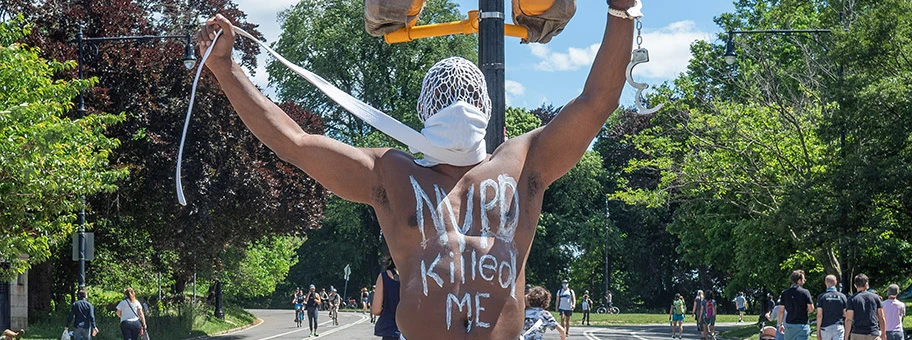 Protest auf der Grand Army Plaza in New York gegen die Ermordung von George Floyd, Juni 2020.