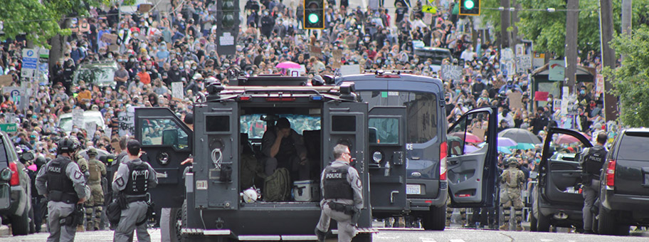 Polizeifahrzeuge in Capitol Hill während den Protesten, Seattle, Juni 2020.