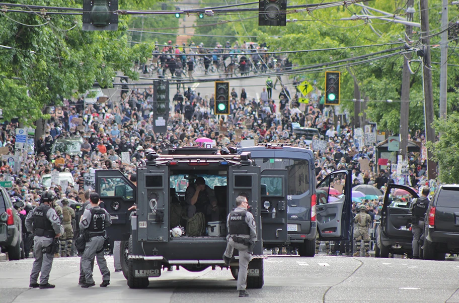 Polizeifahrzeuge in Capitol Hill während den Protesten, Seattle, Juni 2020.