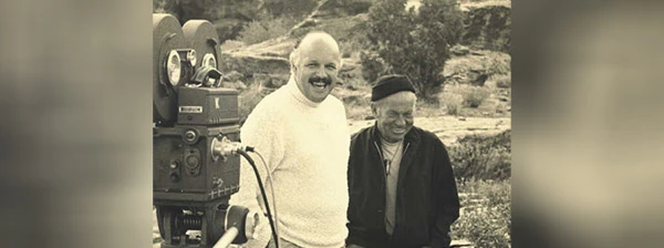 Der US-amerikanische Filmregisseur und Drehbuchautor George Roy Hill und William R. Edmondson am Filmset von Butch Cassidy und Sundance Kid.