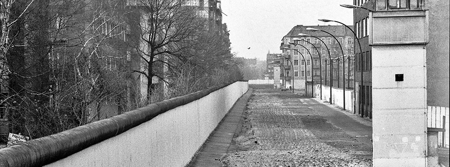 Berliner Mauer zwischen Berlin-Neukölln und Berlin-Treptow nahe der Heidelberger Strasse.