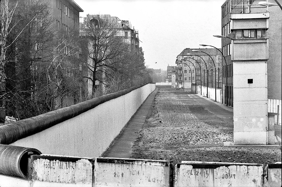 Berliner Mauer zwischen Berlin-Neukölln und Berlin-Treptow nahe der Heidelberger Strasse.