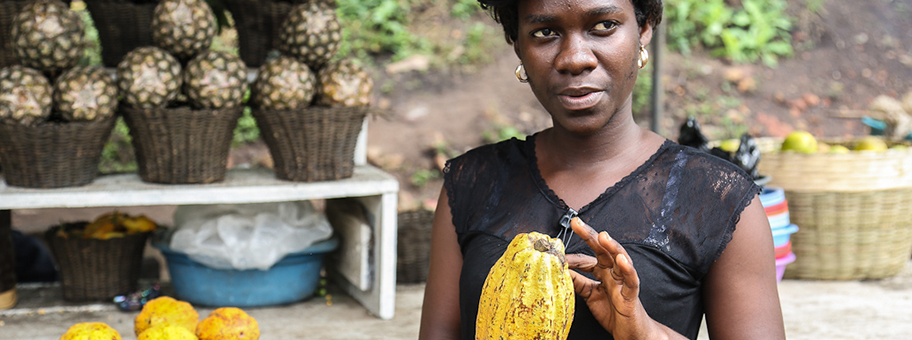 Verkauf von Kakaofrüchten in Ghana.