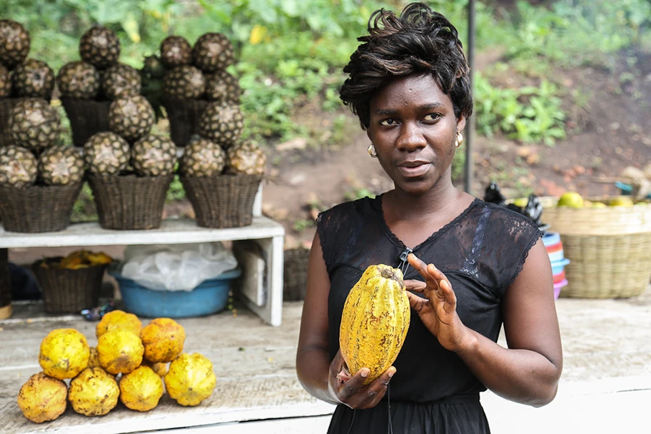 Verkauf von Kakaofrüchten in Ghana.