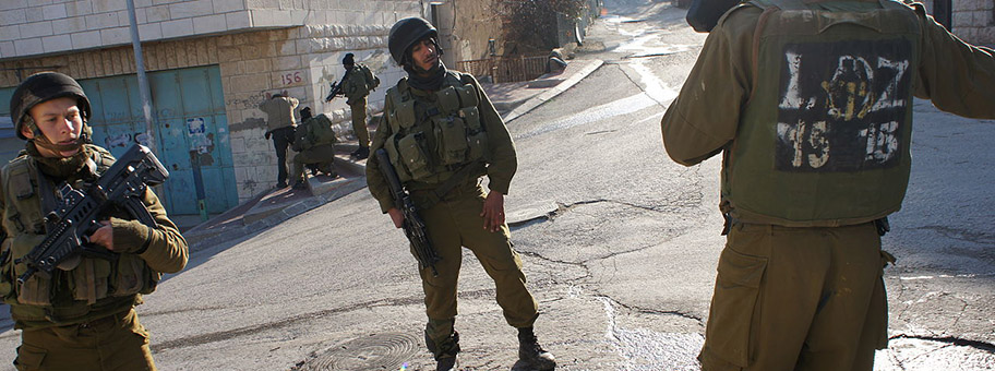 Personenkontrolle in Tel Rumaida, Hebron, Januar 2012.
