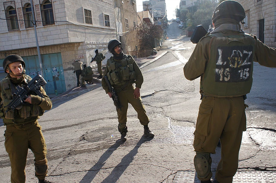 Personenkontrolle in Tel Rumaida, Hebron, Januar 2012.