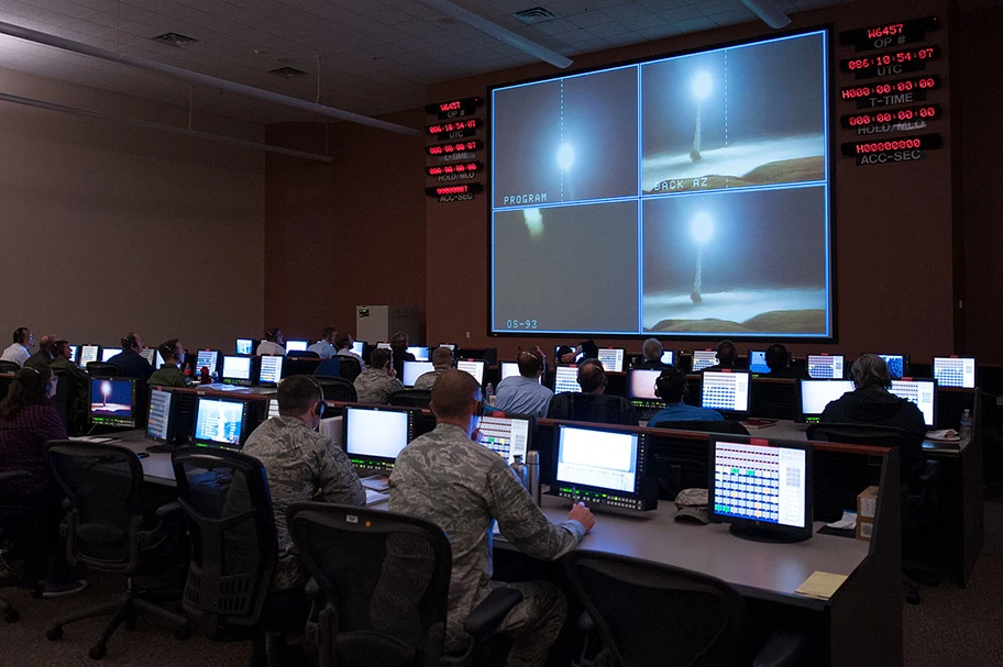 Start einer Interkontinentalrakete in der Vandenberg Air Force Base an der Pazifikküste von Kalifornien im März 2015.