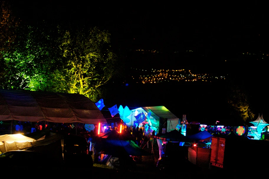 Goa Outdoor Party auf der Jurakette in der Schweiz.