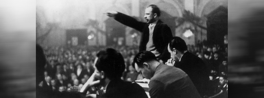 Kommunist Walter Ulbricht (K) redete auf einer gemeinsamen Veranstaltung von Nazis und Kommunisten im Berliner Stadtteil Prenzlauer Berg am 22.