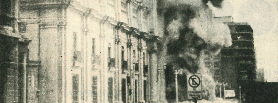 Der Präsidentenpalast «La Moneda» in Santiago de Chile wird durch Luftstreitkräfte angegriffen, September 1973.