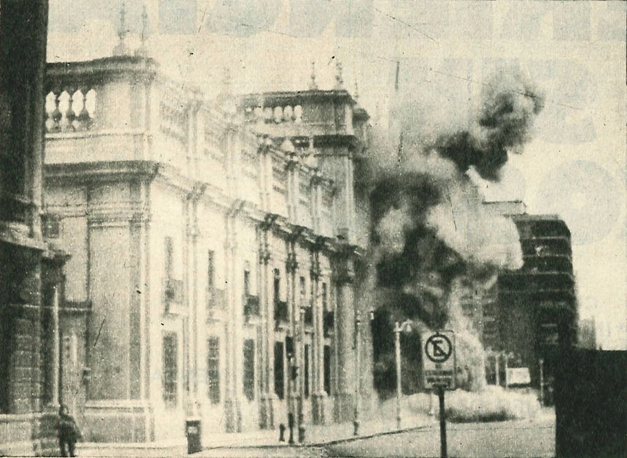 Der Präsidentenpalast «La Moneda» in Santiago de Chile wird durch Luftstreitkräfte angegriffen, September 1973.