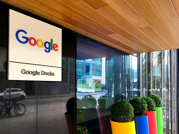 Haupteingang zum Google-Hauptsitz im Hafenviertel von Dublin, Irland.