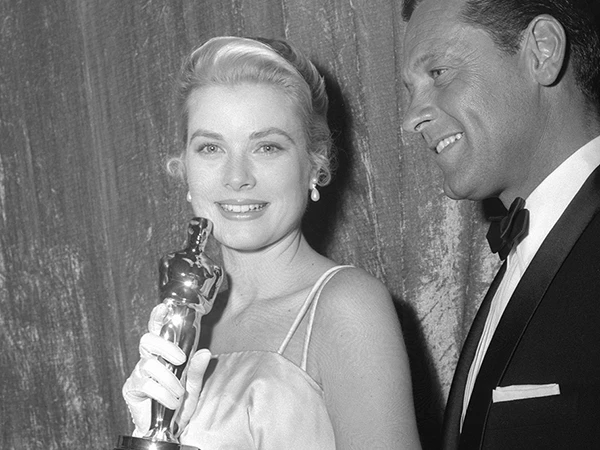 Grace Kelly bei der 27. Verleihung der Oscars im Pantages Theatre in Los Angeles, 30. März 1955.