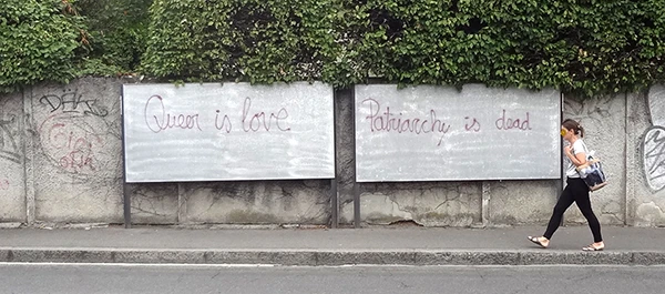Graffiti in Genf. «Queer is love» – «Patriarchy is dead».