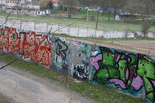 Graffiti_in_industry_center_in_1.jpg