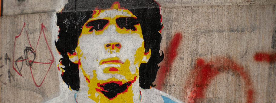 Graffiti von Diego Maradona im Quartier von La Boca, Buenos Aires, Argentinien.