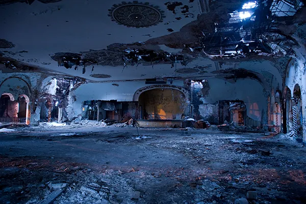 Die ehemals prosperierende US-Metropole Detroit ist seit dem Wegzug der Automobilindustrie immer mehr zu einer Geisterstadt verkommen. Genau deshalb hat hier der US-Regiesseur Ryan Gosling wohl seinen Film gedreht.