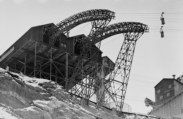 Jean-Luc Godard arbeitete 1954 am Bau der Staumauer von Grande-Dixence und drehte danach den Kurzfilm "Opération béton".