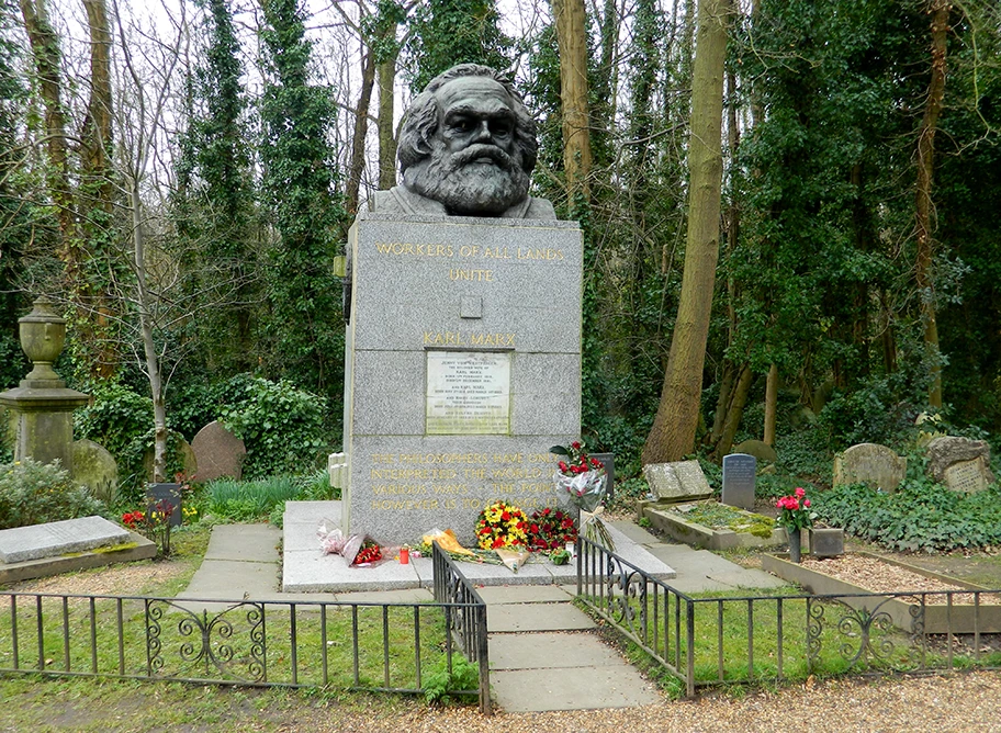 Grab von Karl Marx auf dem Highgate Friedhof in London.