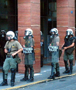 Greek_riot_police_2.jpg