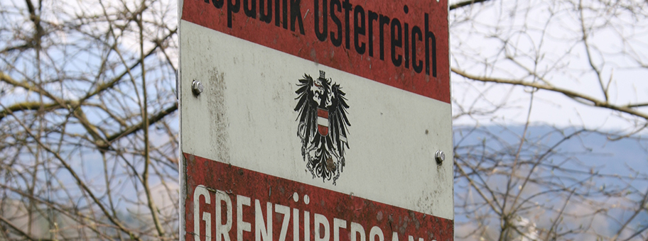 Grenzübergang für Wanderer im Ortsteil Nofels. Er verbindet das Fürstentum Liechtenstein mit Österreich.